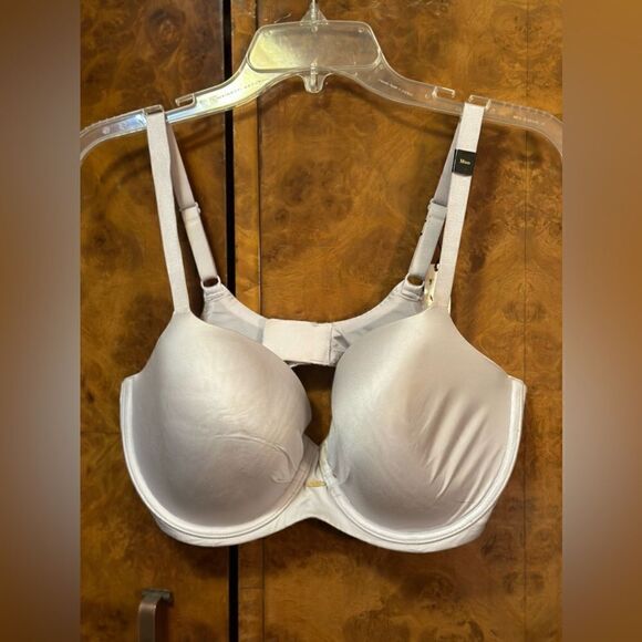 NWT 38DD Victoria secret bra - Picture 1 of 7